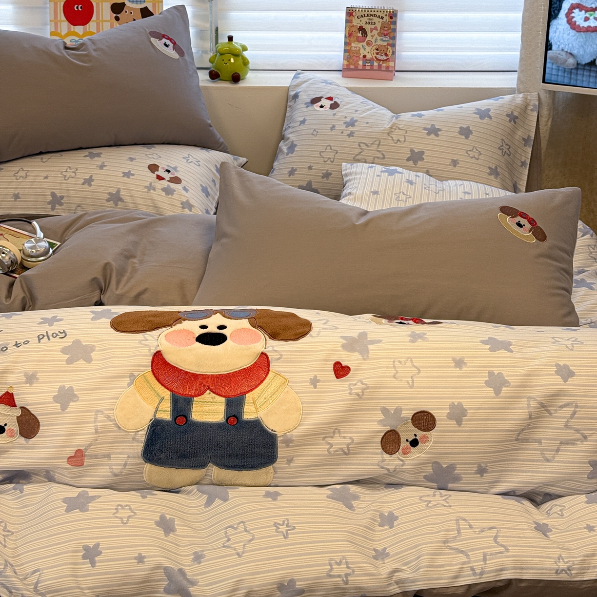 91家纺网 家纺一手货源 找家纺 懒猫家纺 2026新款A类高精密40支13374全棉纯棉喷气印花贴布绣四件套  【带礼盒】 飞行梦想家