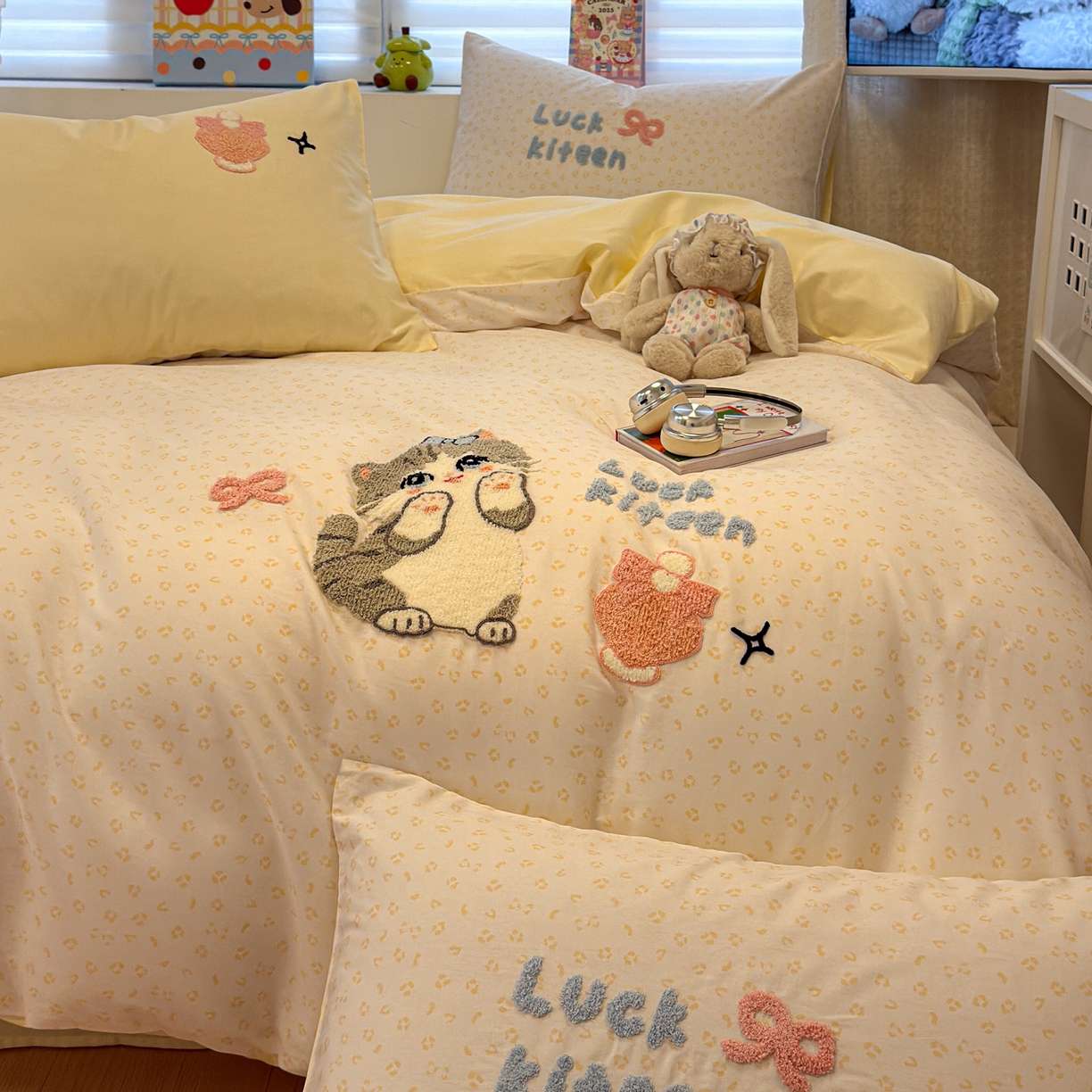 91家纺网 家纺一手货源 找家纺 懒猫家纺 2026新款A类高精密40支13374全棉纯棉喷气印花贴布绣四件套  【带礼盒】 奶黄布丁