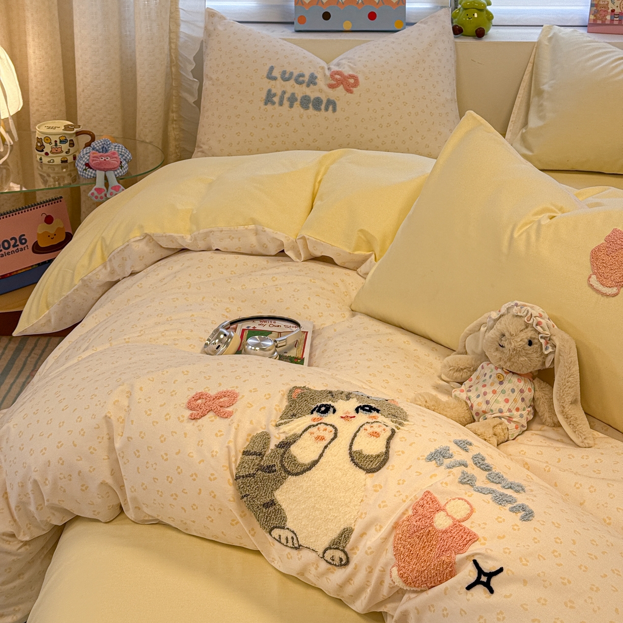 91家纺网 家纺一手货源 找家纺 懒猫家纺 2026新款A类高精密40支13374全棉纯棉喷气印花贴布绣四件套  【带礼盒】 奶黄布丁