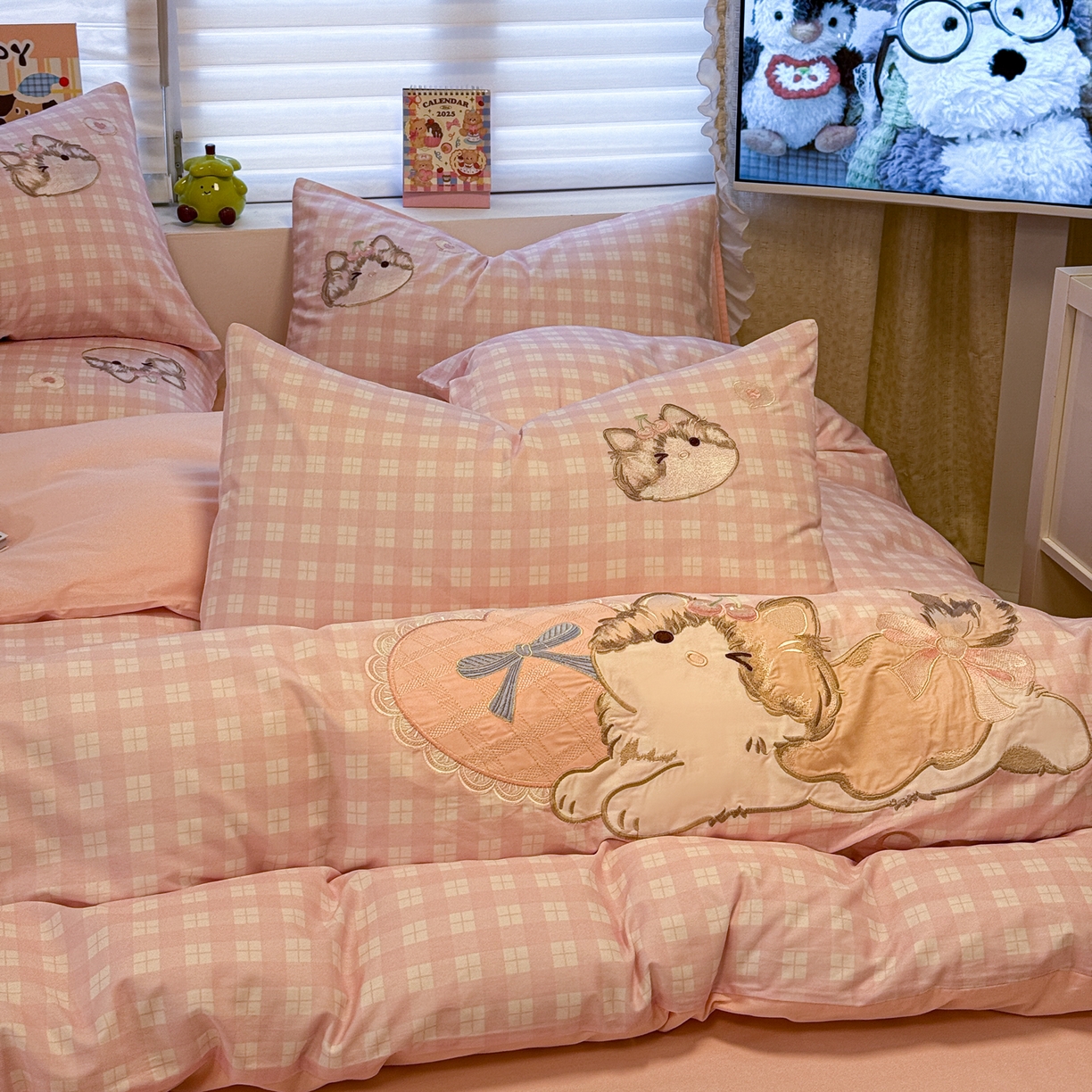 91家纺网 家纺一手货源 找家纺 懒猫家纺 2026新款A类高精密40支13374全棉纯棉喷气印花贴布绣四件套  【带礼盒】 甜心喵酱