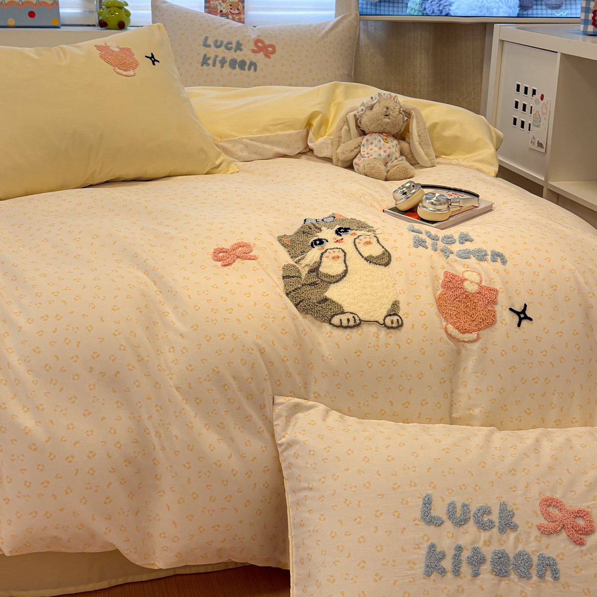 91家纺网 家纺一手货源 找家纺 懒猫家纺 2026新款A类高精密40支13374全棉纯棉喷气印花贴布绣四件套  【带礼盒】 奶黄布丁