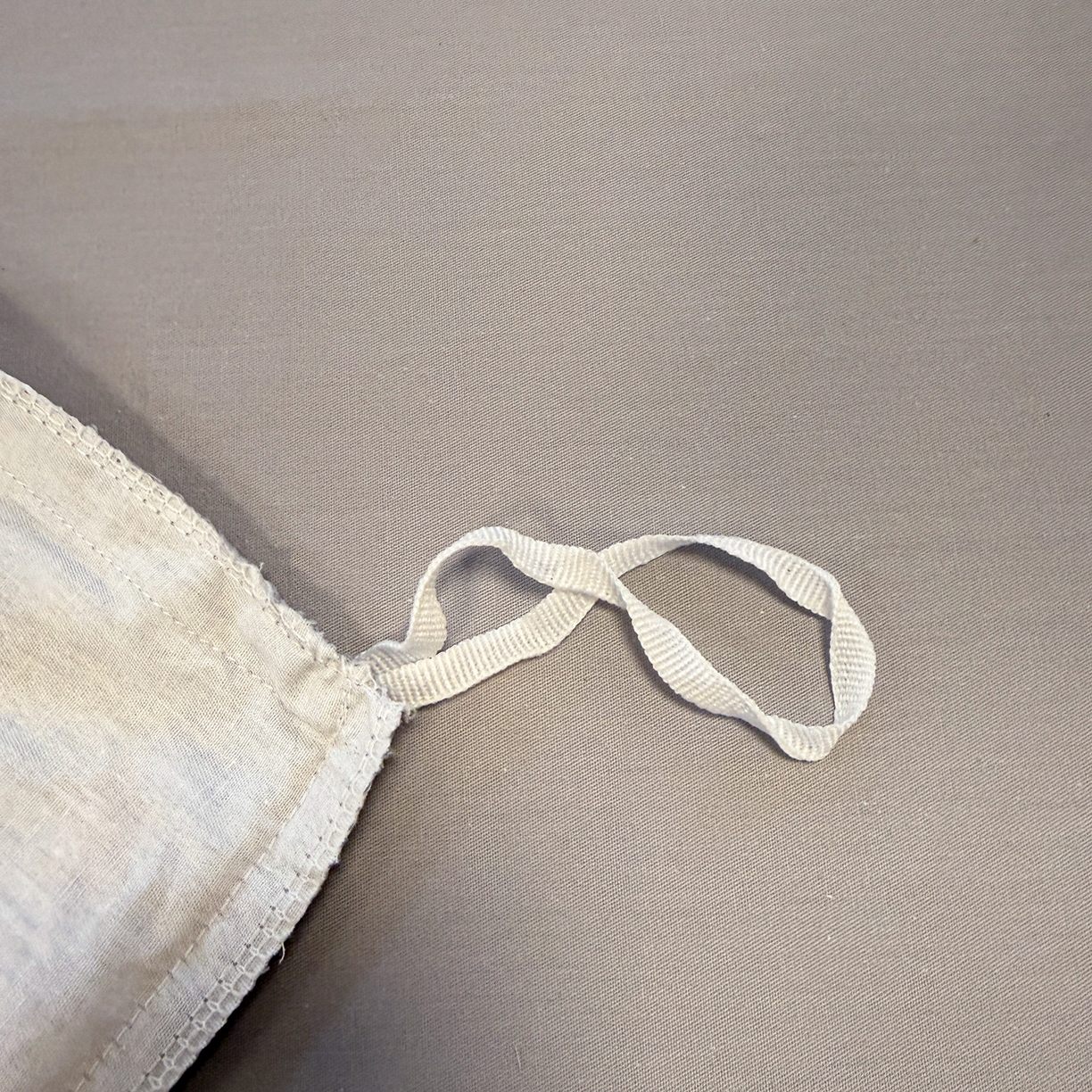 91家纺网 家纺一手货源 找家纺 懒猫家纺 2026新款A类高精密40支13374全棉纯棉喷气印花贴布绣四件套  【带礼盒】 条纹修狗