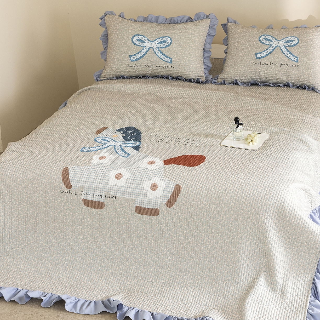 91家纺网 家纺一手货源 找家纺 立奥被业 2026新品古法水洗棉夏被仿棉大版床盖防棉大版夏被 小马蓝