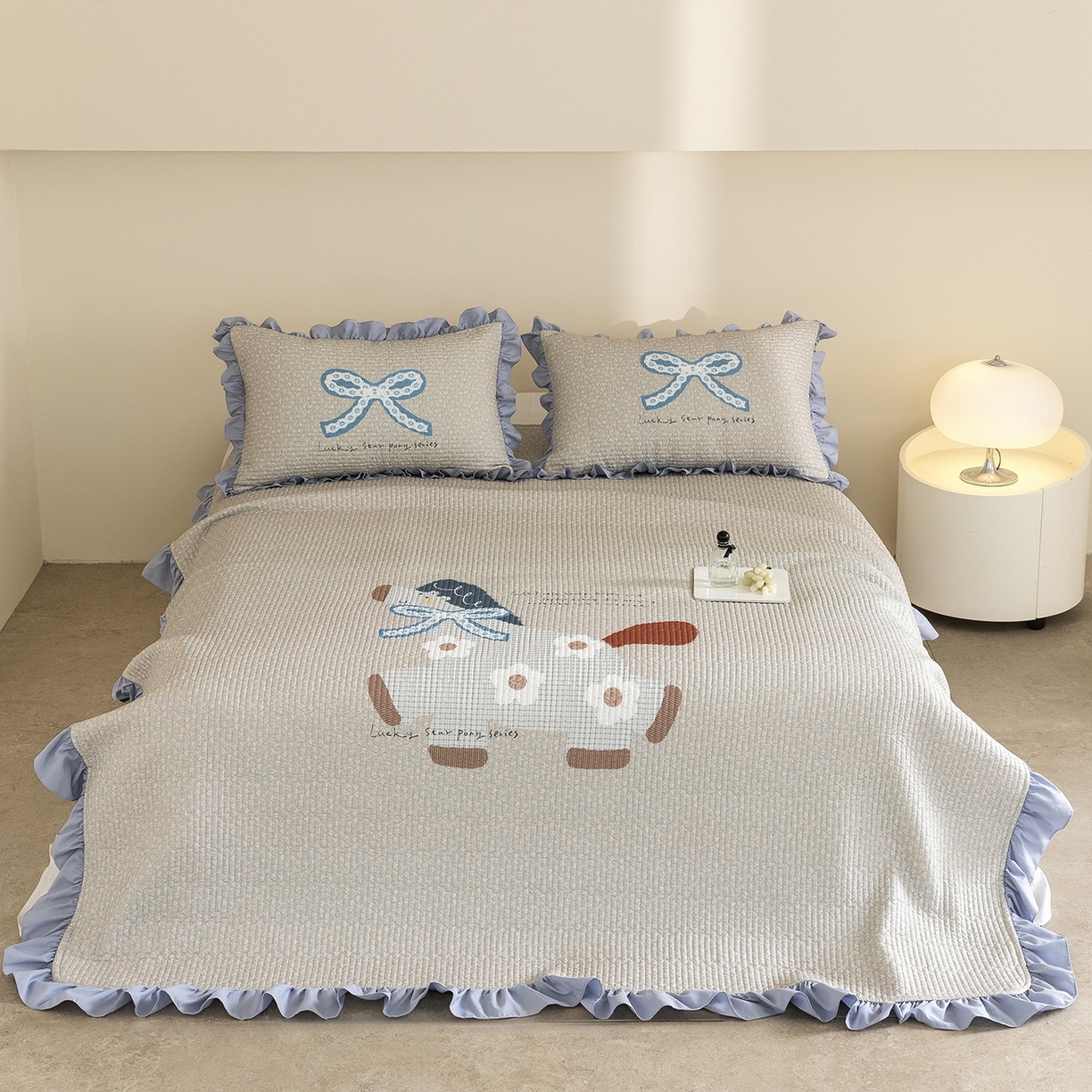 91家纺网 家纺一手货源 找家纺 立奥被业 2026新品古法水洗棉夏被仿棉大版床盖防棉大版夏被 小马蓝