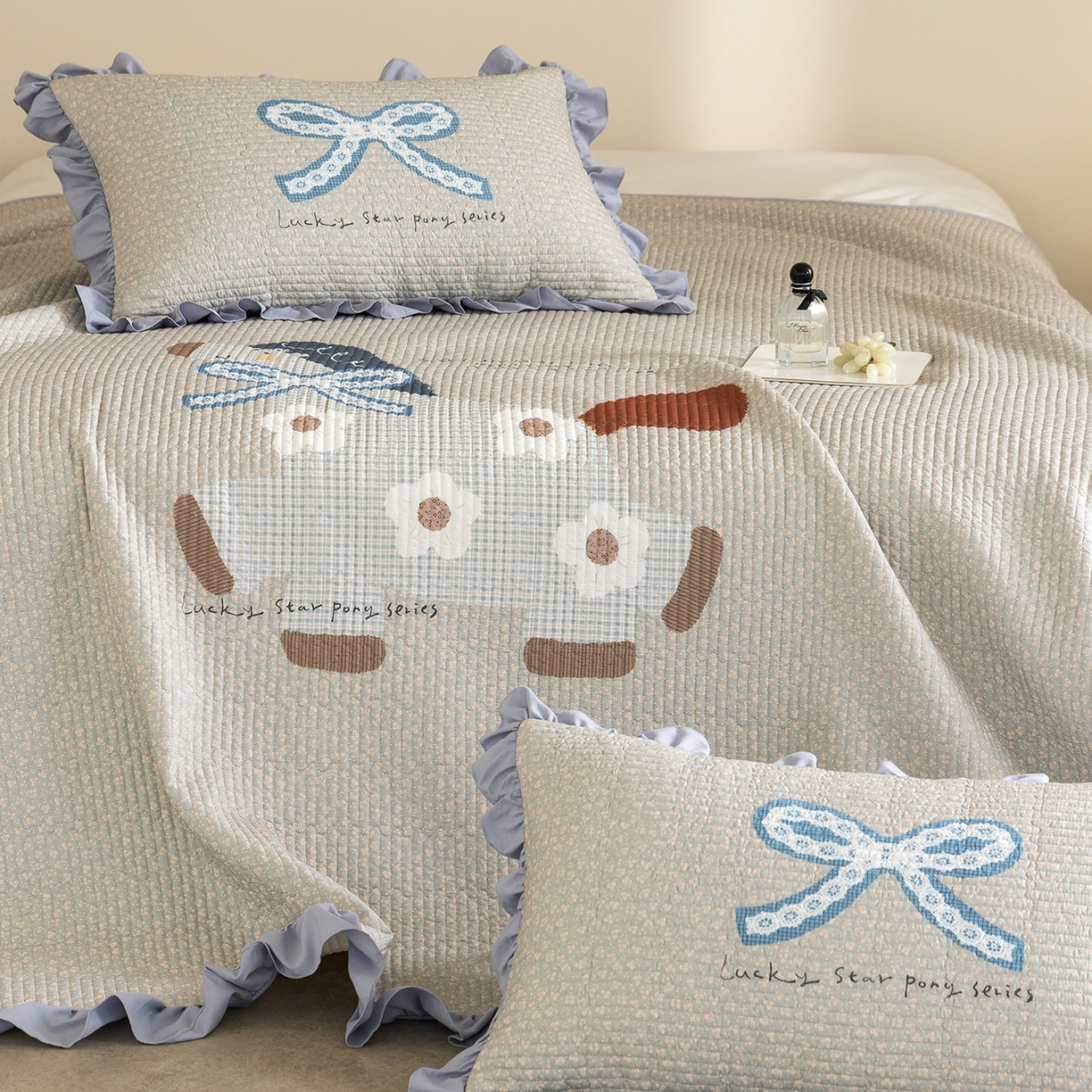 91家纺网 家纺一手货源 找家纺 立奥被业 2026新品古法水洗棉夏被仿棉大版床盖防棉大版夏被 小马蓝