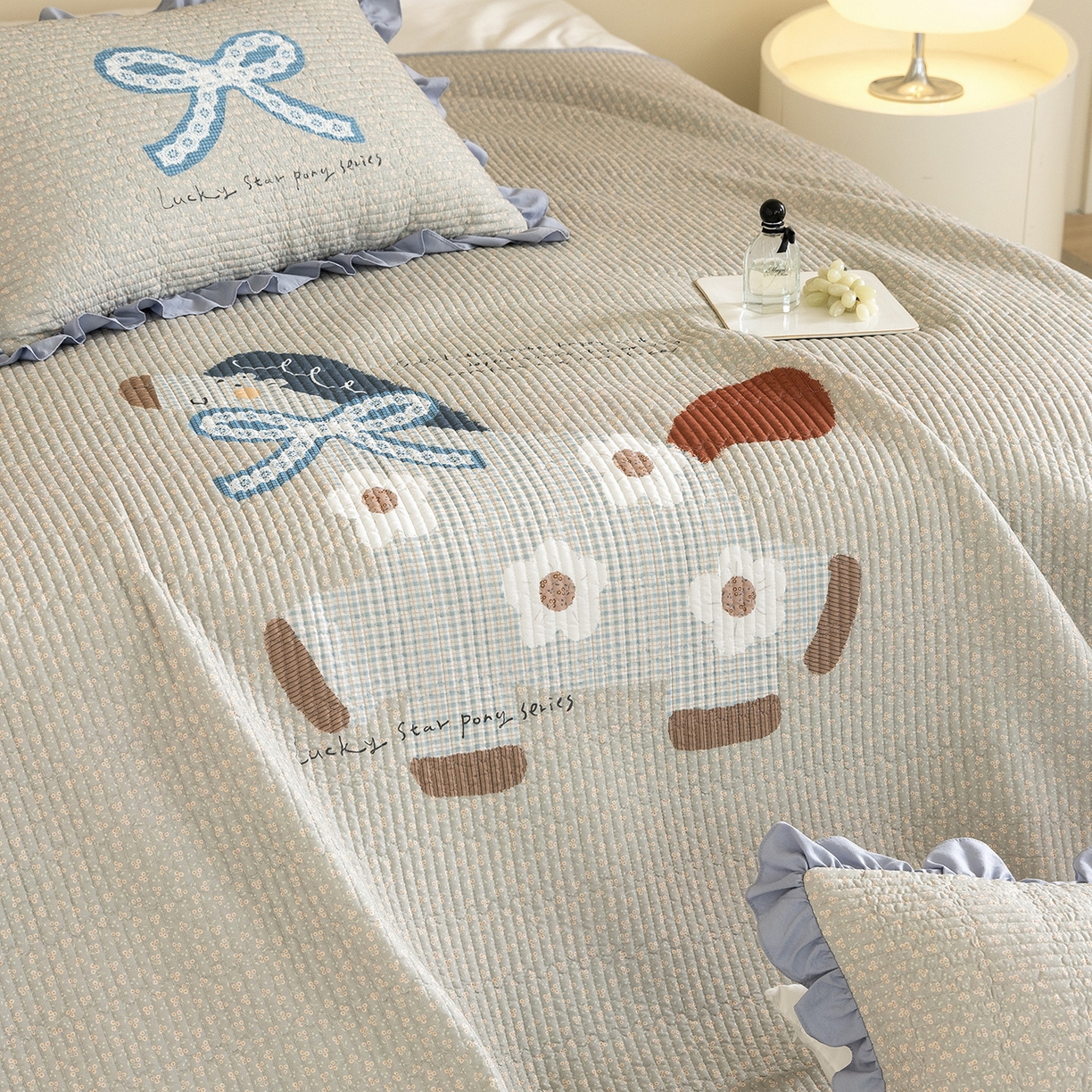 91家纺网 家纺一手货源 找家纺 立奥被业 2026新品古法水洗棉夏被仿棉大版床盖防棉大版夏被 小马蓝