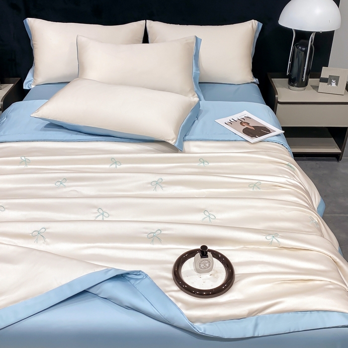 91家纺网 家纺一手货源 找家纺 益多眠 2026新款水洗真丝刺绣夏被夏凉被空调被四件套 蝴蝶结奶白兰