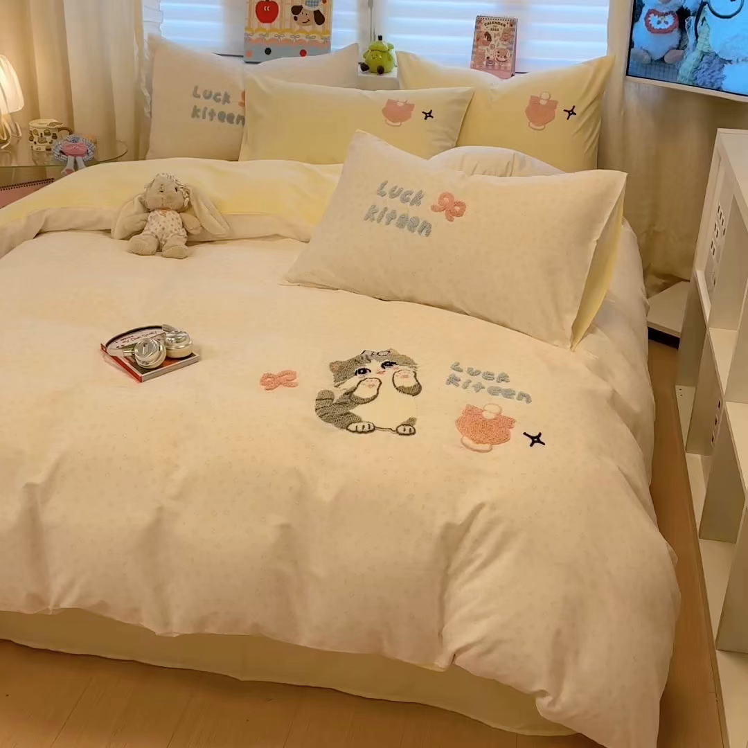 91家纺网 家纺一手货源 找家纺 懒猫家纺 2026新款A类高精密40支13374全棉纯棉喷气印花贴布绣四件套  【带礼盒】 奶黄布丁