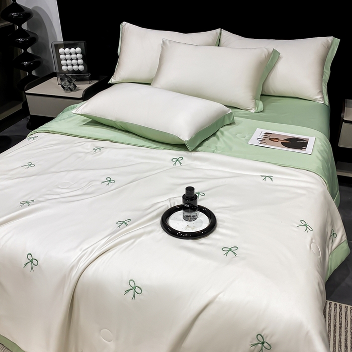 91家纺网 家纺一手货源 找家纺 益多眠 2026新款水洗真丝刺绣夏被夏凉被空调被四件套 蝴蝶结奶白绿