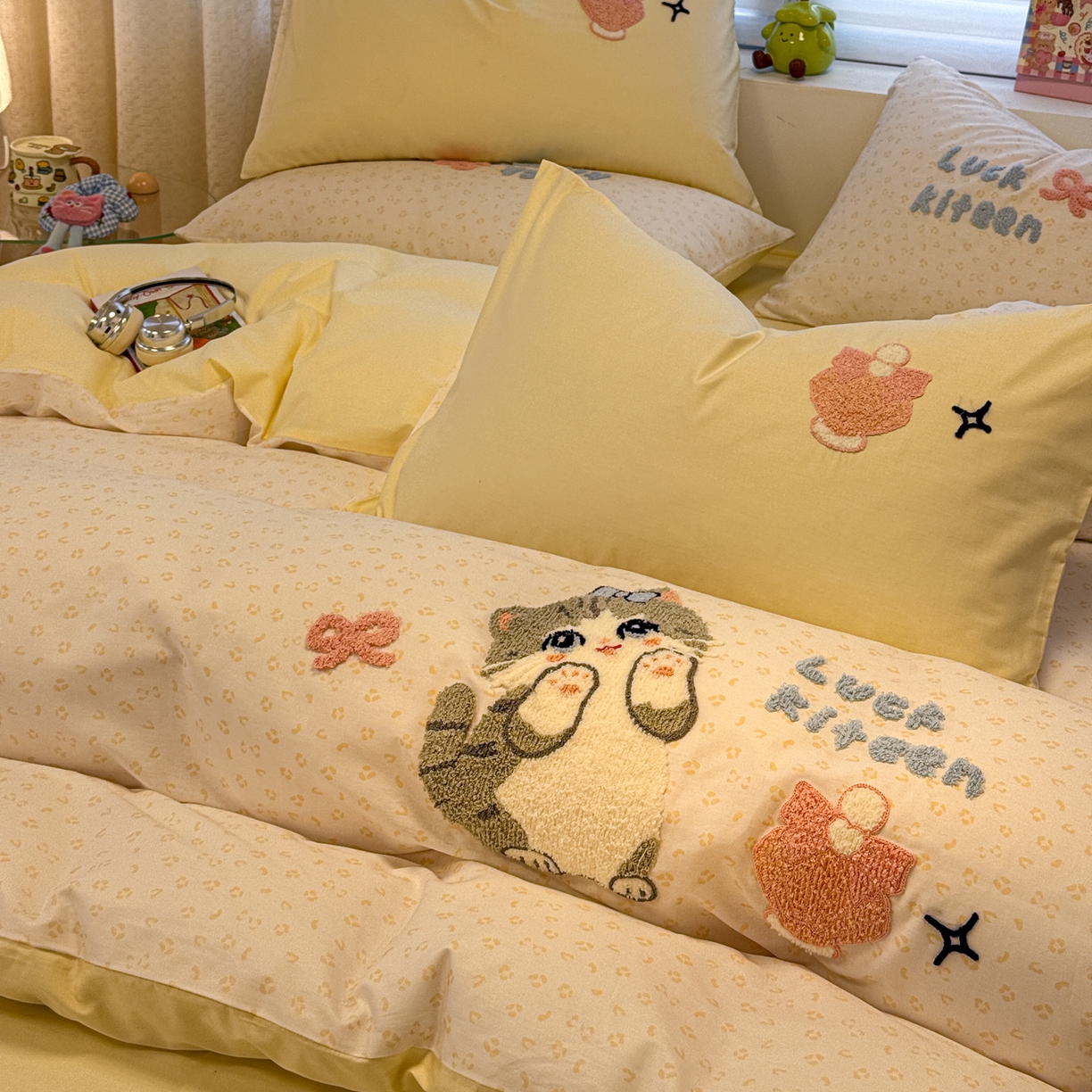 91家纺网 家纺一手货源 找家纺 懒猫家纺 2026新款A类高精密40支13374全棉纯棉喷气印花贴布绣四件套  【带礼盒】 奶黄布丁