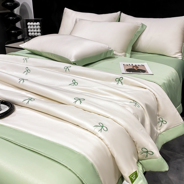91家纺网 家纺一手货源 找家纺 益多眠 2026新款水洗真丝刺绣夏被夏凉被空调被四件套 蝴蝶结奶白绿