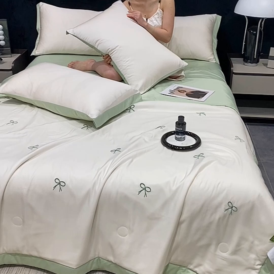 91家纺网 家纺一手货源 找家纺 益多眠 2026新款水洗真丝刺绣夏被夏凉被空调被四件套 蝴蝶结奶白绿