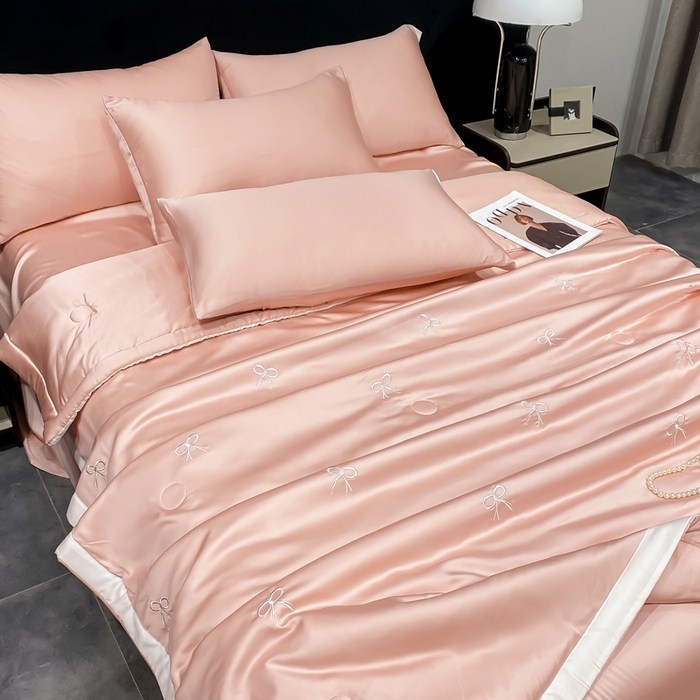 91家纺网 家纺一手货源 找家纺 益多眠 2026新款水洗真丝刺绣夏被夏凉被空调被四件套 蝴蝶结奶油粉