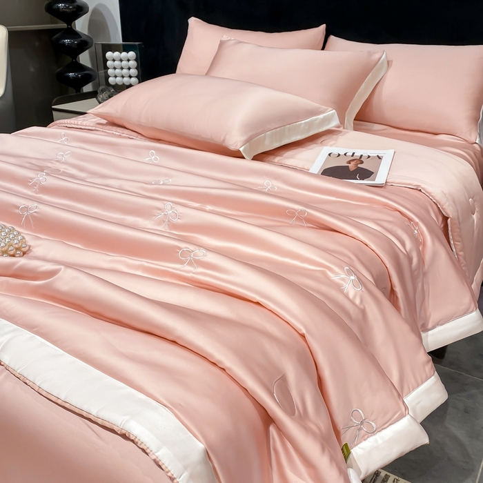 91家纺网 家纺一手货源 找家纺 益多眠 2026新款水洗真丝刺绣夏被夏凉被空调被四件套 蝴蝶结奶油粉