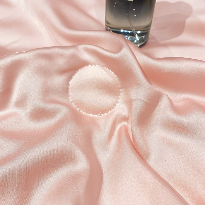 91家纺网 家纺一手货源 找家纺 益多眠 2026新款水洗真丝刺绣夏被夏凉被空调被四件套 蝴蝶结奶油粉