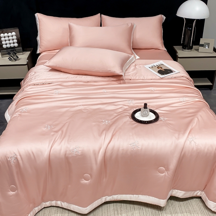 91家纺网 家纺一手货源 找家纺 益多眠 2026新款水洗真丝刺绣夏被夏凉被空调被四件套 蝴蝶结奶油粉