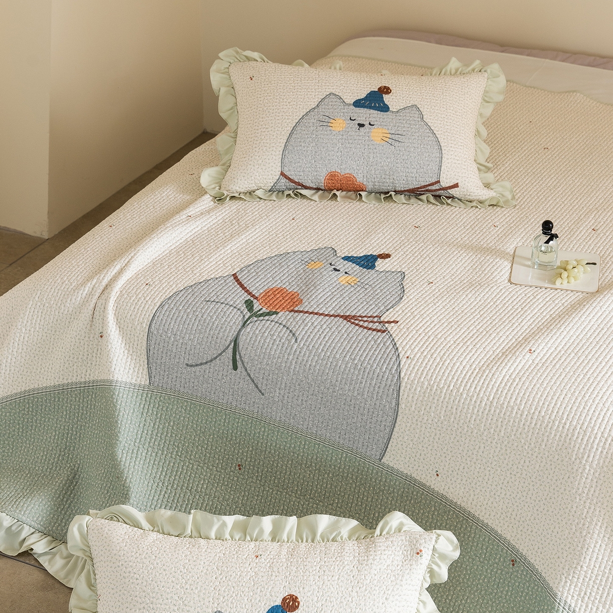 91家纺网 家纺一手货源 找家纺 立奥被业 2026新品古法水洗棉夏被仿棉大版床盖防棉大版夏被 喵星绿