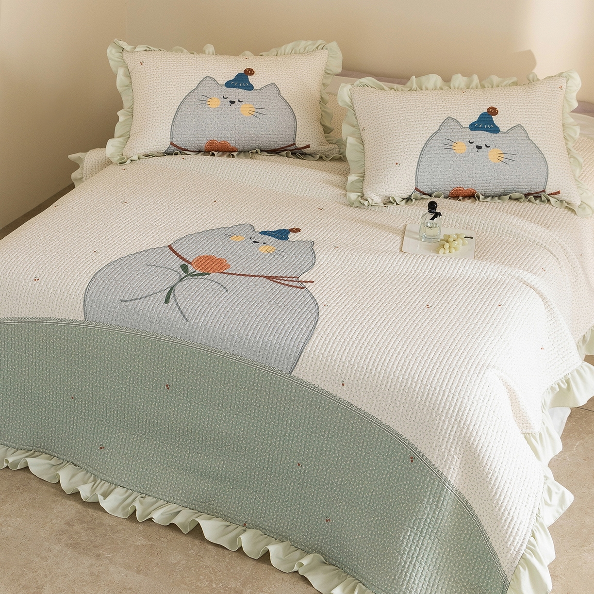 91家纺网 家纺一手货源 找家纺 立奥被业 2026新品古法水洗棉夏被仿棉大版床盖防棉大版夏被 喵星绿