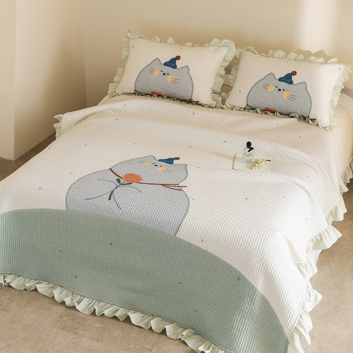 91家纺网 家纺一手货源 找家纺 立奥被业 2026新品古法水洗棉夏被仿棉大版床盖防棉大版夏被 喵星绿