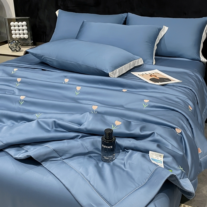 91家纺网 家纺一手货源 找家纺 益多眠 2026新款水洗真丝刺绣夏被夏凉被空调被四件套 花朵宾利蓝