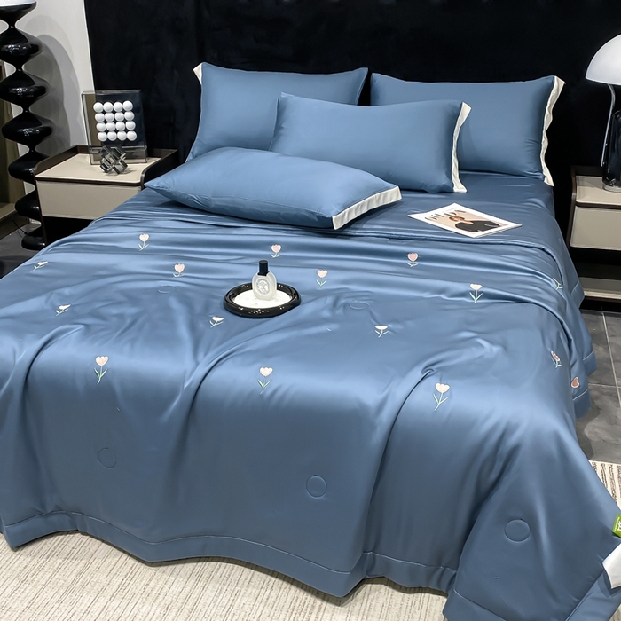 91家纺网 家纺一手货源 找家纺 益多眠 2026新款水洗真丝刺绣夏被夏凉被空调被四件套 花朵宾利蓝