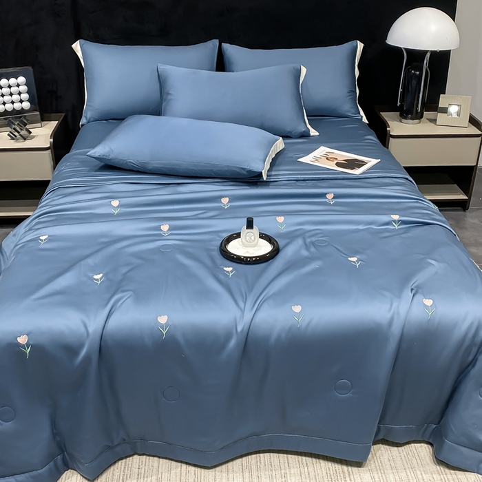 91家纺网 家纺一手货源 找家纺 益多眠 2026新款水洗真丝刺绣夏被夏凉被空调被四件套 花朵宾利蓝