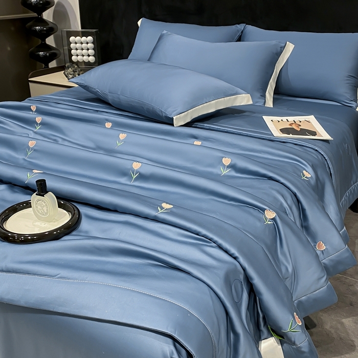 91家纺网 家纺一手货源 找家纺 益多眠 2026新款水洗真丝刺绣夏被夏凉被空调被四件套 花朵宾利蓝