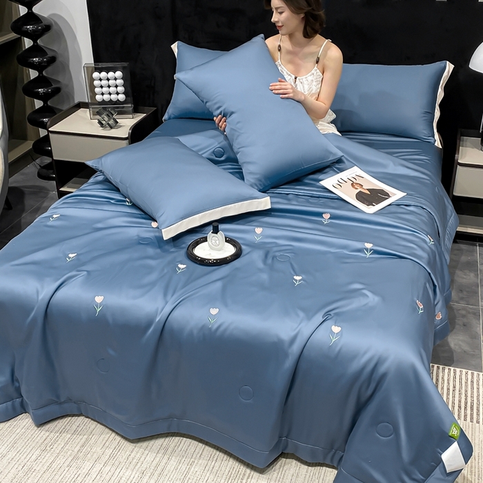 91家纺网 家纺一手货源 找家纺 益多眠 2026新款水洗真丝刺绣夏被夏凉被空调被四件套 花朵宾利蓝