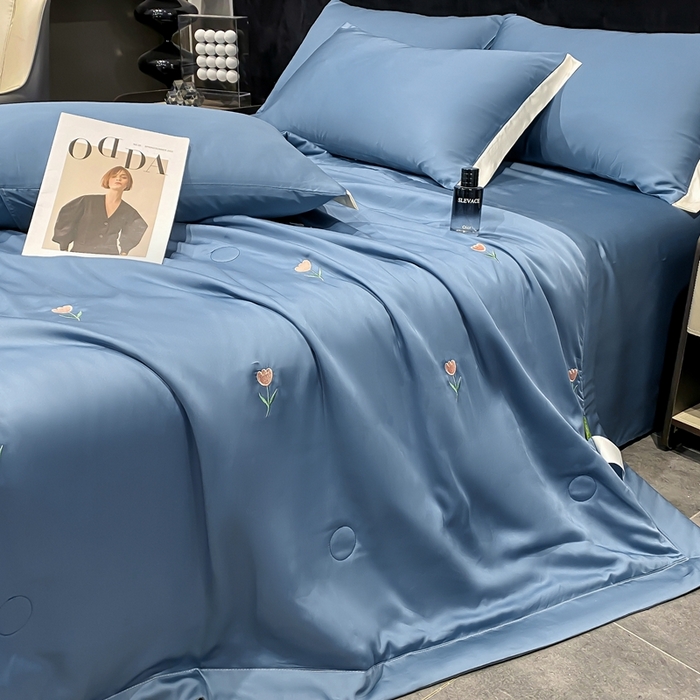 91家纺网 家纺一手货源 找家纺 益多眠 2026新款水洗真丝刺绣夏被夏凉被空调被四件套 花朵宾利蓝