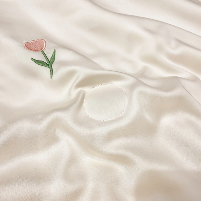 91家纺网 家纺一手货源 找家纺 益多眠 2026新款水洗真丝刺绣夏被夏凉被空调被四件套 花朵奶白粉
