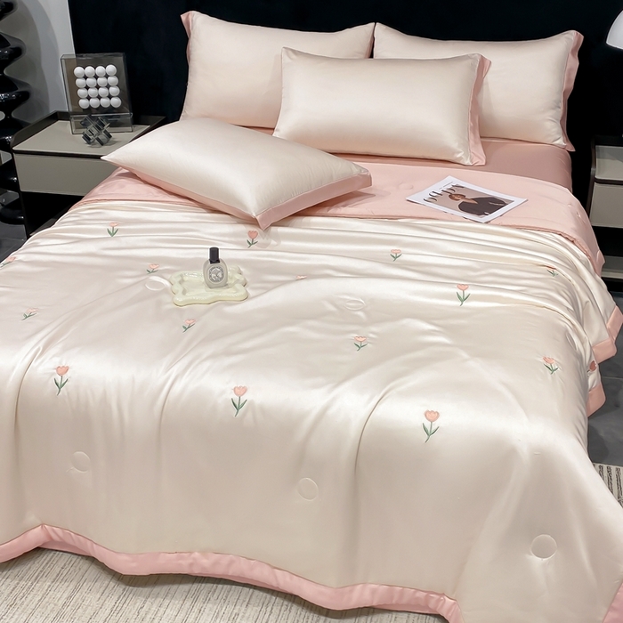 91家纺网 家纺一手货源 找家纺 益多眠 2026新款水洗真丝刺绣夏被夏凉被空调被四件套 花朵奶白粉