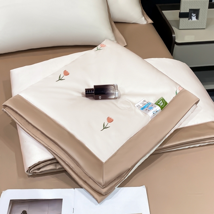91家纺网 家纺一手货源 找家纺 益多眠 2026新款水洗真丝刺绣夏被夏凉被空调被四件套 花朵奶白咖
