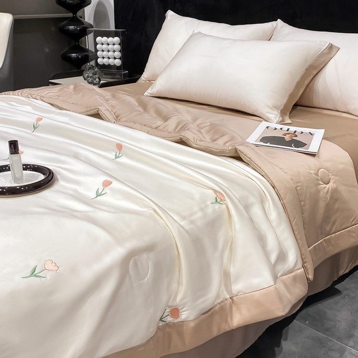 91家纺网 家纺一手货源 找家纺 益多眠 2026新款水洗真丝刺绣夏被夏凉被空调被四件套 花朵奶白咖