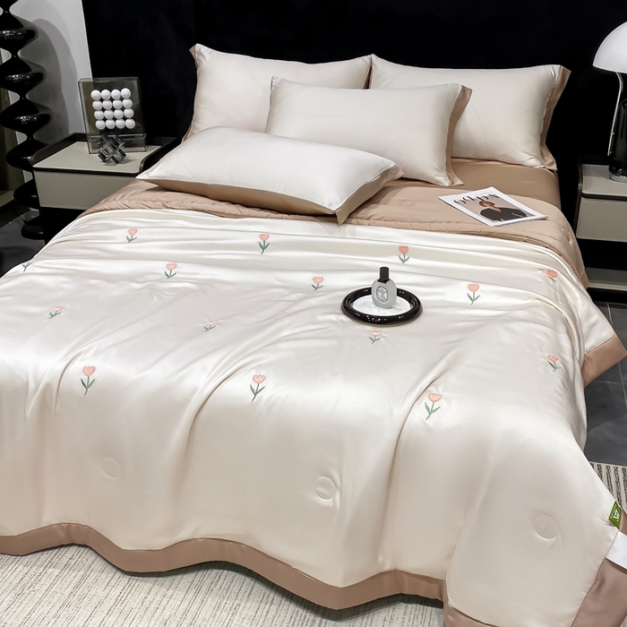 91家纺网 家纺一手货源 找家纺 益多眠 2026新款水洗真丝刺绣夏被夏凉被空调被四件套 花朵奶白咖