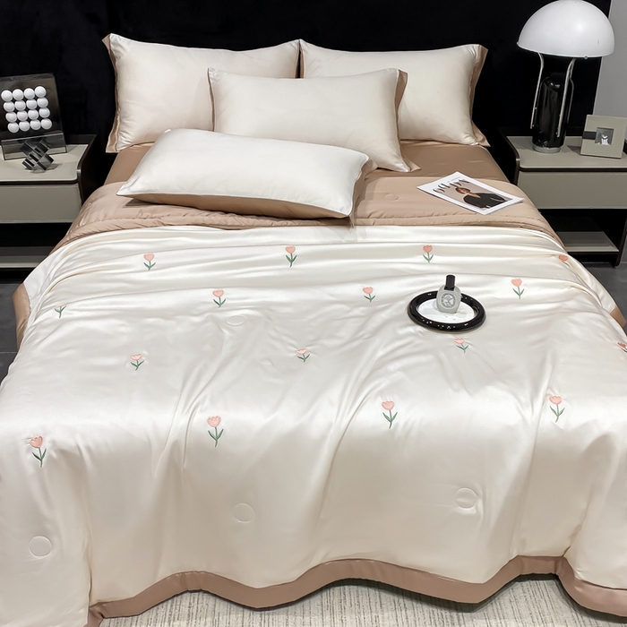 91家纺网 家纺一手货源 找家纺 益多眠 2026新款水洗真丝刺绣夏被夏凉被空调被四件套 花朵奶白咖