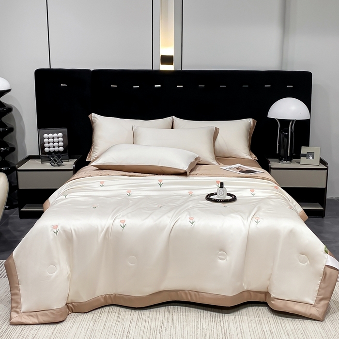 91家纺网 家纺一手货源 找家纺 益多眠 2026新款水洗真丝刺绣夏被夏凉被空调被四件套 花朵奶白咖