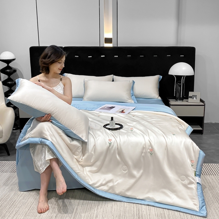 91家纺网 家纺一手货源 找家纺 益多眠 2026新款水洗真丝刺绣夏被夏凉被空调被四件套 花朵奶白兰