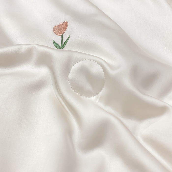 91家纺网 家纺一手货源 找家纺 益多眠 2026新款水洗真丝刺绣夏被夏凉被空调被四件套 花朵奶白兰