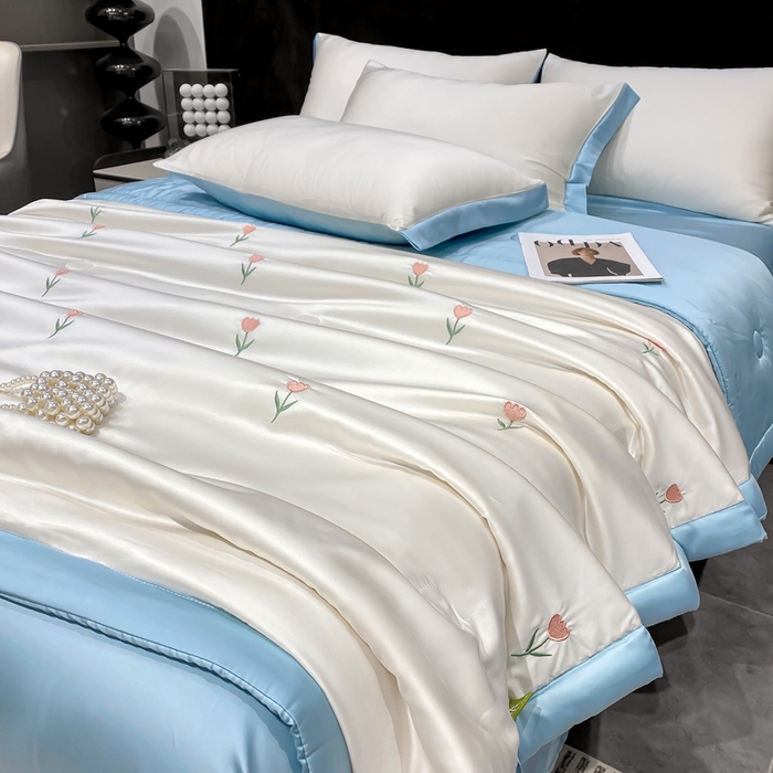 91家纺网 家纺一手货源 找家纺 益多眠 2026新款水洗真丝刺绣夏被夏凉被空调被四件套 花朵奶白兰