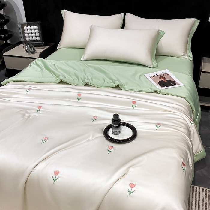 91家纺网 家纺一手货源 找家纺 益多眠 2026新款水洗真丝刺绣夏被夏凉被空调被四件套 花朵奶白绿