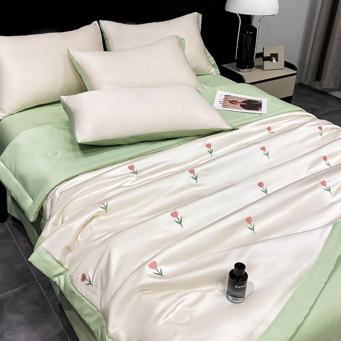 91家纺网 家纺一手货源 找家纺 益多眠 2026新款水洗真丝刺绣夏被夏凉被空调被四件套 花朵奶白绿