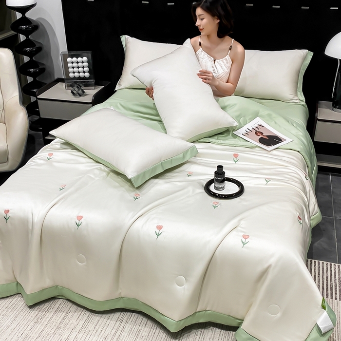 91家纺网 家纺一手货源 找家纺 益多眠 2026新款水洗真丝刺绣夏被夏凉被空调被四件套 花朵奶白绿