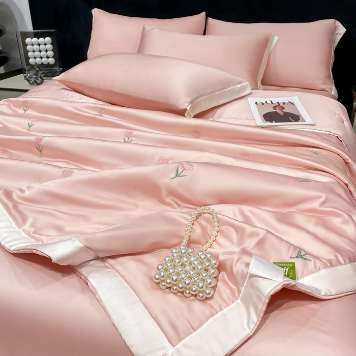 91家纺网 家纺一手货源 找家纺 益多眠 2026新款水洗真丝刺绣夏被夏凉被空调被四件套 花朵奶油粉