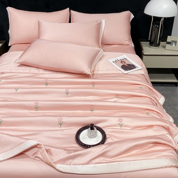 91家纺网 家纺一手货源 找家纺 益多眠 2026新款水洗真丝刺绣夏被夏凉被空调被四件套 花朵奶油粉