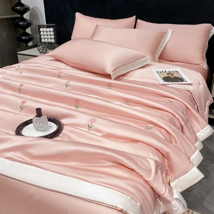 91家纺网 家纺一手货源 找家纺 益多眠 2026新款水洗真丝刺绣夏被夏凉被空调被四件套 花朵奶油粉