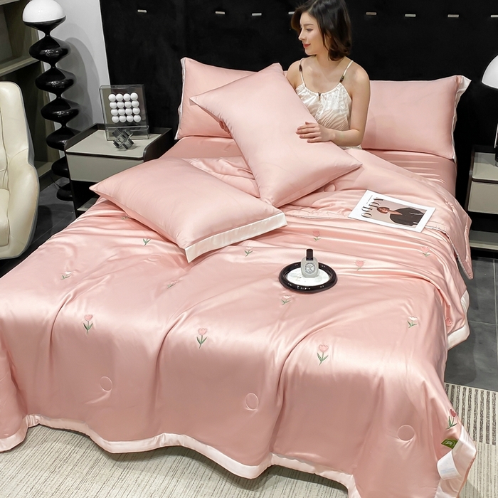 91家纺网 家纺一手货源 找家纺 益多眠 2026新款水洗真丝刺绣夏被夏凉被空调被四件套 花朵奶油粉