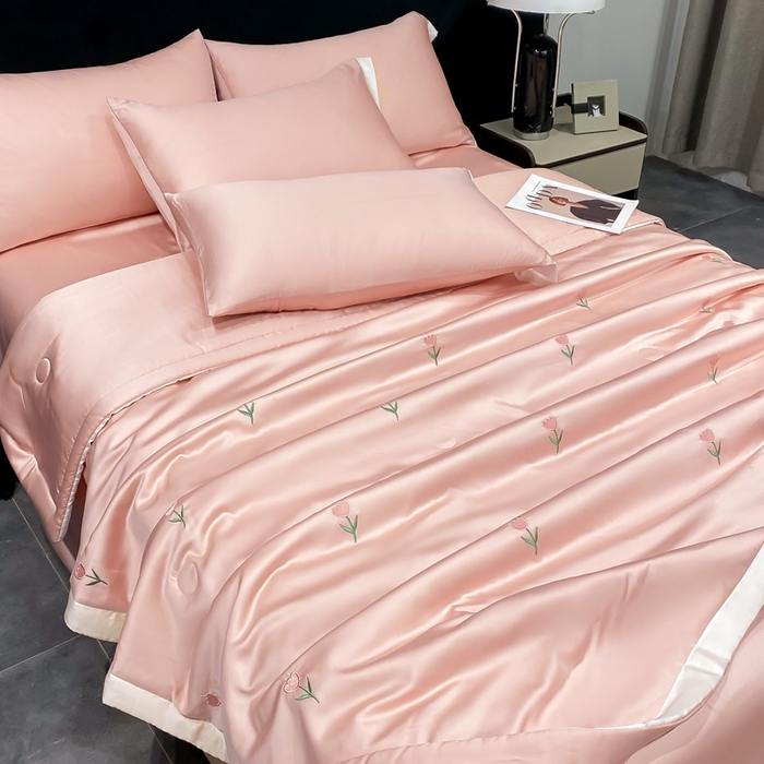 91家纺网 家纺一手货源 找家纺 益多眠 2026新款水洗真丝刺绣夏被夏凉被空调被四件套 花朵奶油粉