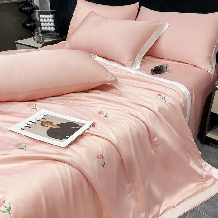 91家纺网 家纺一手货源 找家纺 益多眠 2026新款水洗真丝刺绣夏被夏凉被空调被四件套 花朵奶油粉