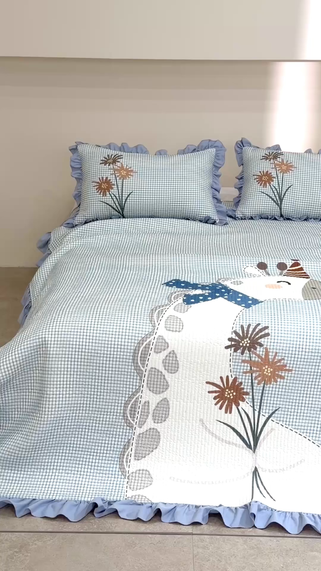 91家纺网 家纺一手货源 找家纺 立奥被业 2026新品古法水洗棉夏被仿棉大版床盖防棉大版夏被 长颈鹿蓝