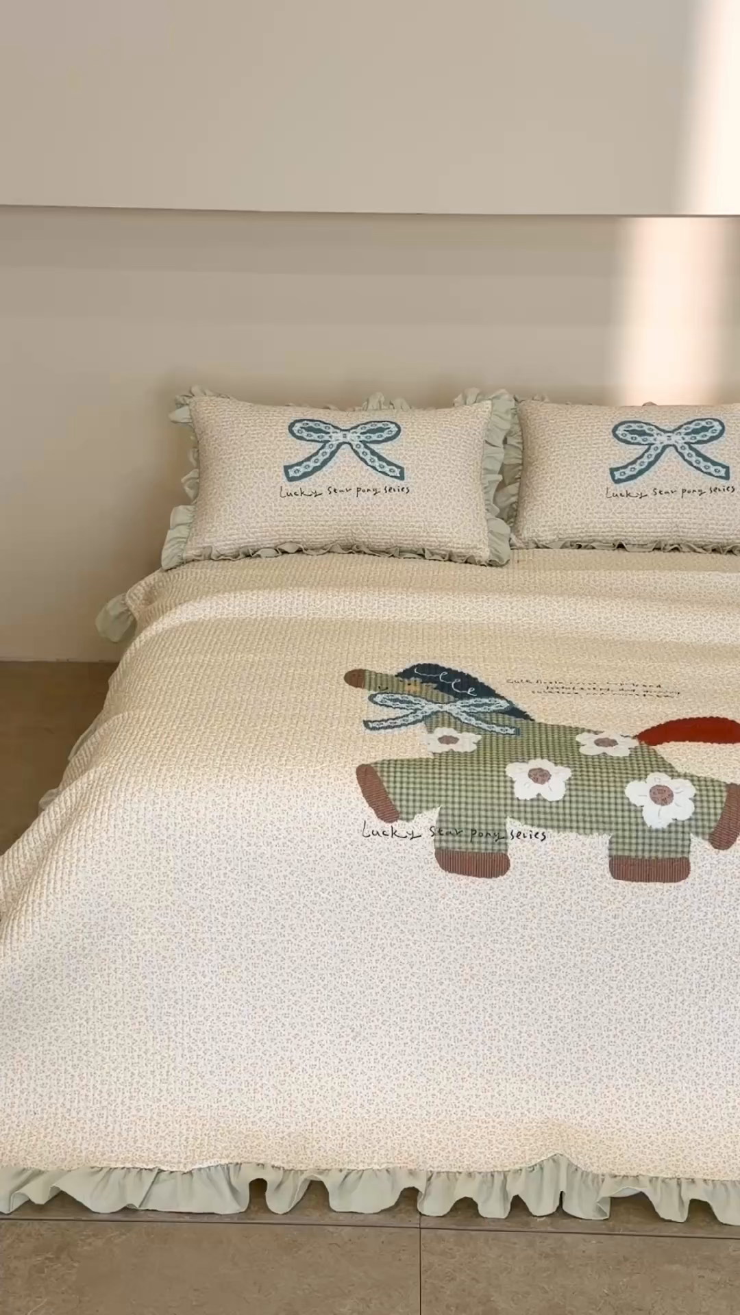 91家纺网 家纺一手货源 找家纺 立奥被业 2026新品古法水洗棉夏被仿棉大版床盖防棉大版夏被 小马绿